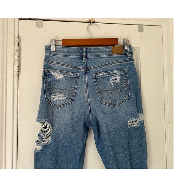 American Eagle Women’s Jean Size 2 Distressed Mid Rise Stretch  Mom Jeans - Picture 4 of 9